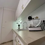 Apartament 6 *